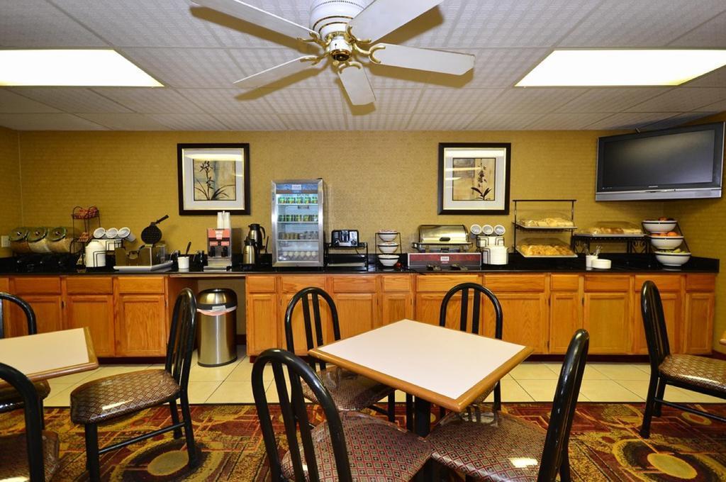 Quality Inn Merriam Kansas City Exterior photo