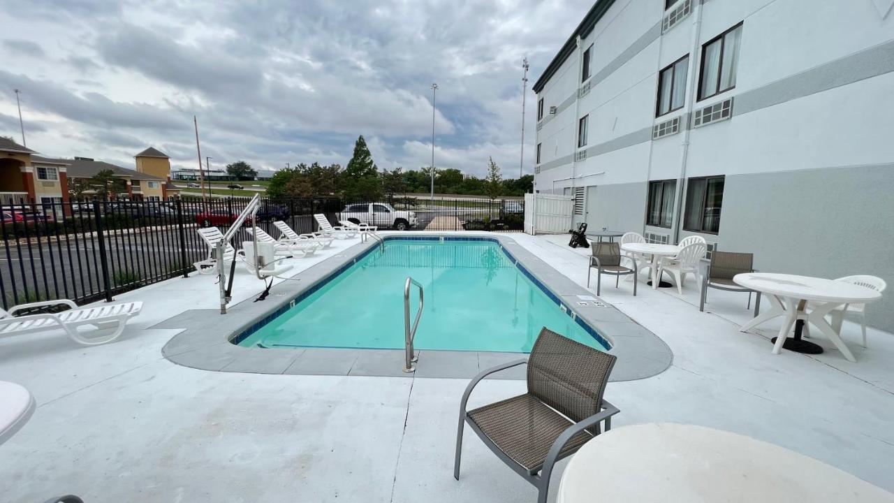 Quality Inn Merriam Kansas City Exterior photo