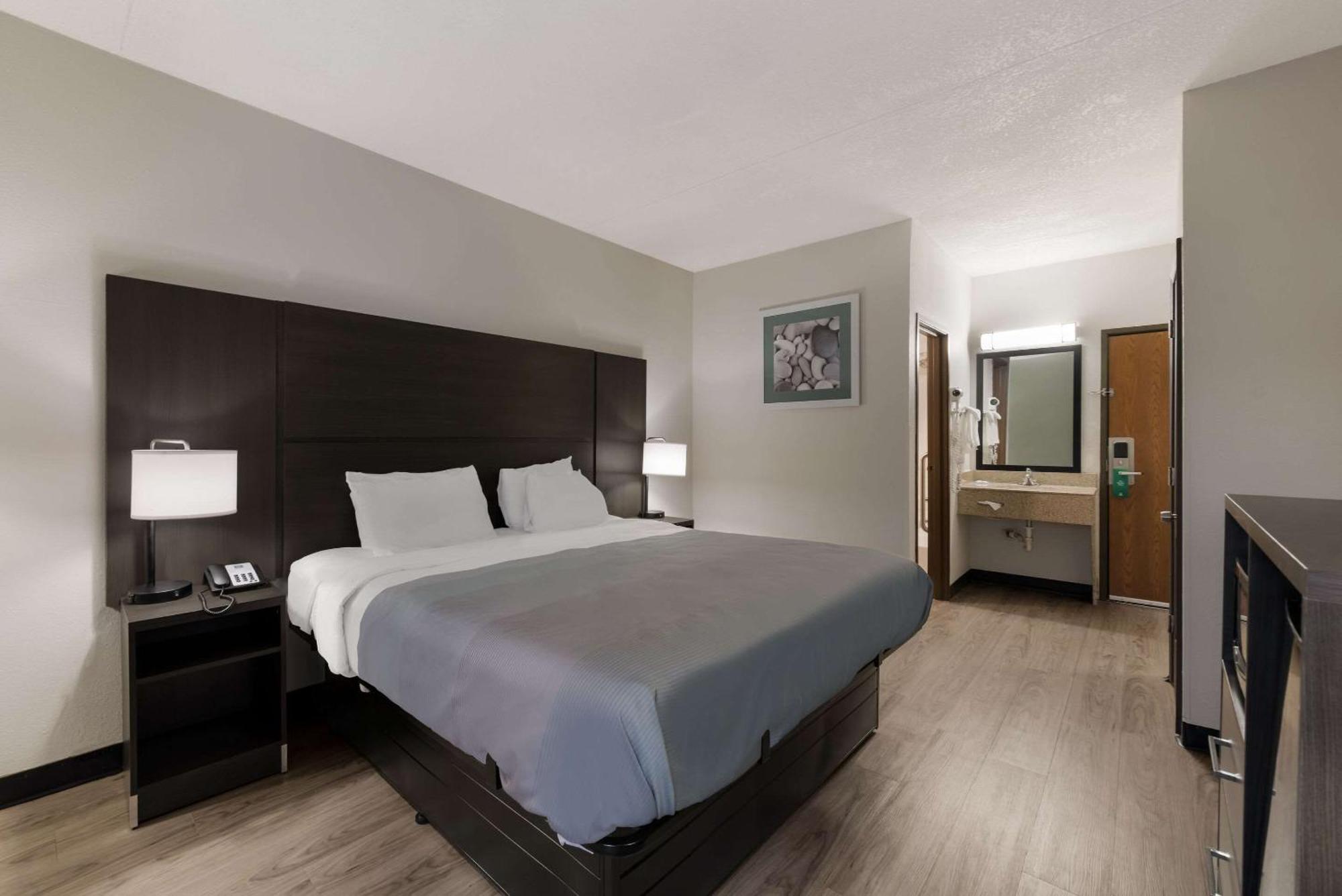 Quality Inn Merriam Kansas City Exterior photo